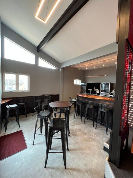 More Photos Of 165 S Miller St, Rockaway Beach Flex For Sale