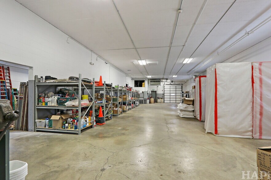 More Photos Of 1350 Chase St, Algonquin Manufacturing For Sale