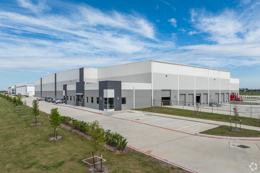More Photos Of 5477 Business Park Dr, Rosenberg Warehouse For Lease