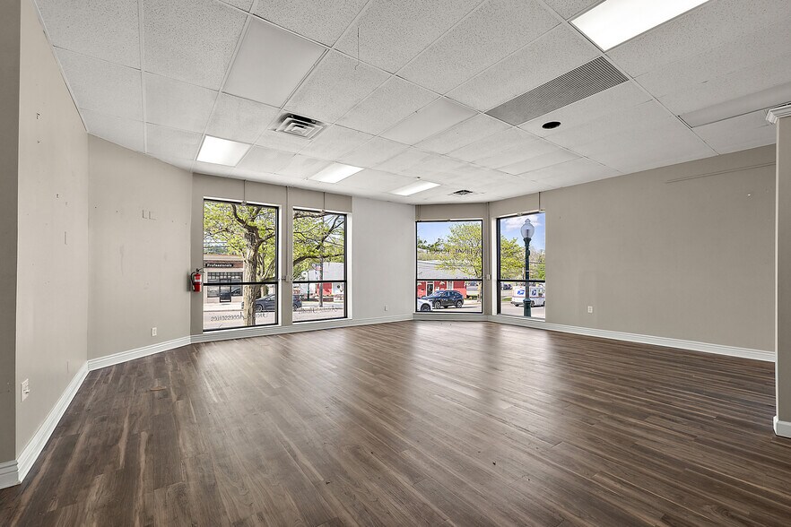 More Photos Of 150 E University Dr, Rochester Storefront Retail Office For Lease