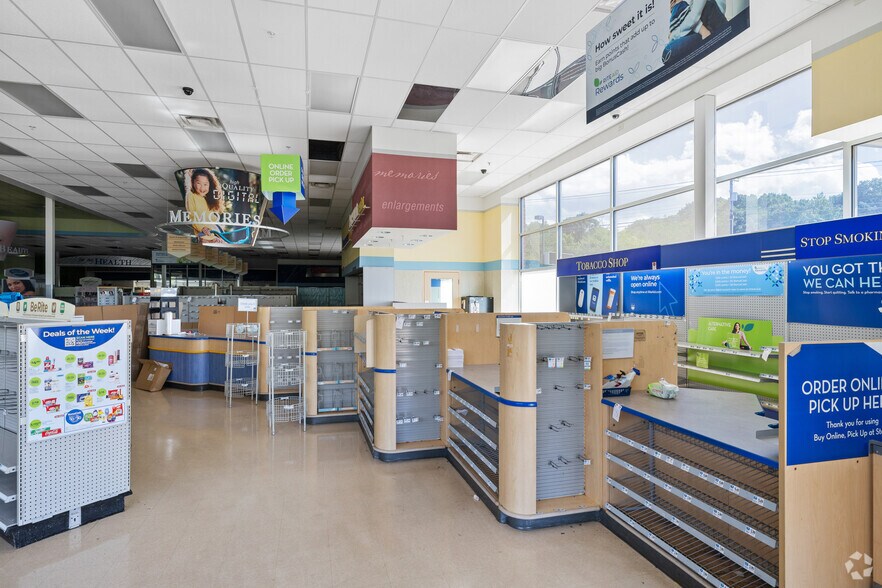 More Photos Of 645 Foxon Rd, East Haven Storefront For Sale