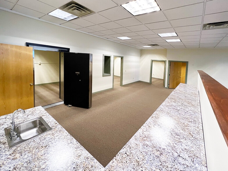 More Photos Of 35 Center St, Wolfeboro Storefront Retail Office For Lease