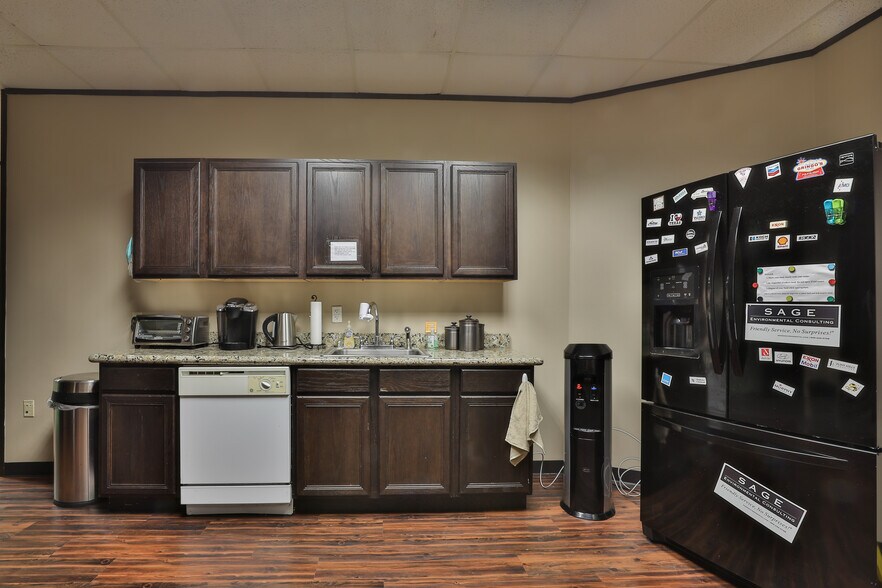 More Photos Of 12727 Featherwood Dr, Houston Medical For Sale