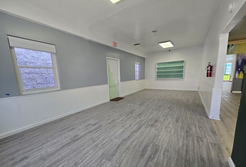 More Photos Of 175-177 S Robertson Blvd, Beverly Hills Storefront For Lease