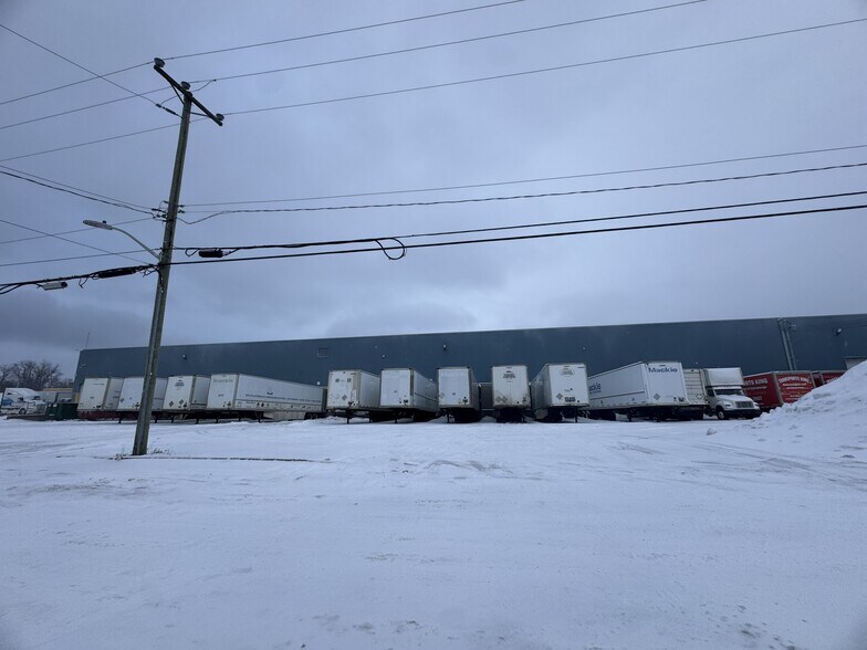 More Photos Of 505-525 Av Meloche, Dorval Industrial For Lease