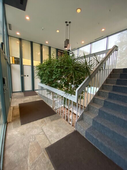 More Photos Of 9777 W Chinden Blvd, Garden City Office For Lease