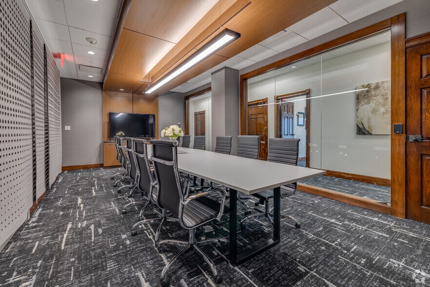 More Photos Of 401 S Boston Ave, Tulsa Office For Lease