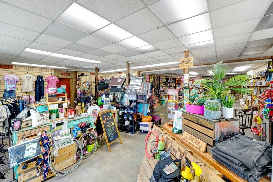 More Photos Of 1840 Riverside Dr, Glendale General Retail For Sale