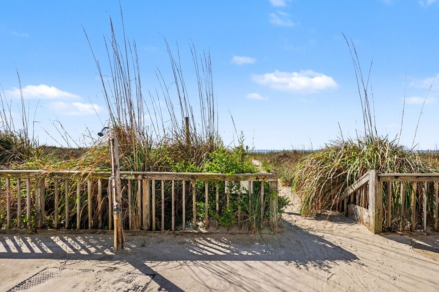 More Photos Of 1415 S Ocean Blvd, North Myrtle Beach Hotel For Sale