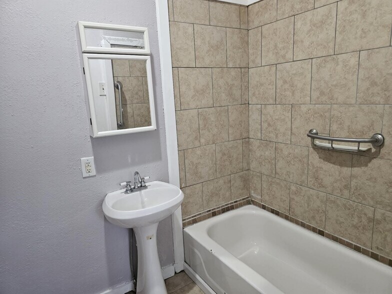 More Photos Of 630 Worth St, Hemphill Multifamily For Sale