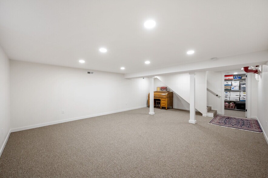 More Photos Of 1005 N Main Ave, Gresham Office For Sale