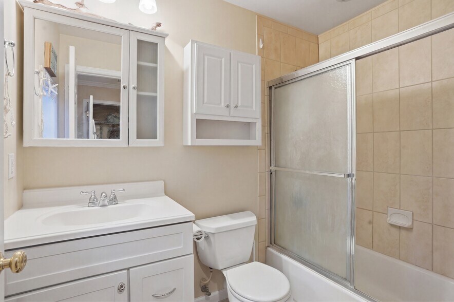 More Photos Of 106 Newport Bridge Rd, Warwick Multifamily For Sale