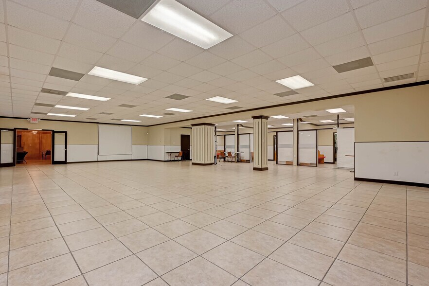 More Photos Of 3402 Amanda Ln, Houston Flex For Sale
