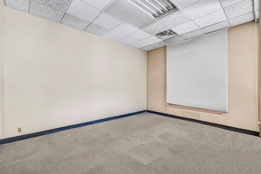 More Photos Of 2359 S Shelby St, Indianapolis Bank For Lease