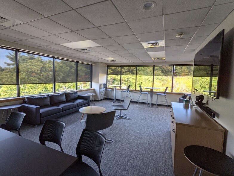 More Photos Of 1466 Main St, Waltham Office For Sale