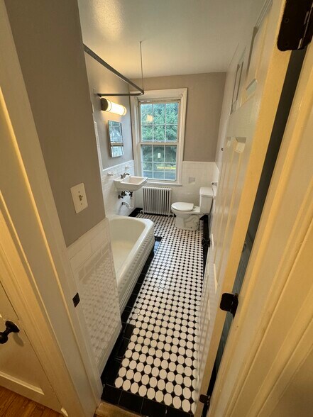 More Photos Of 4612 College Ave, College Park Sorority Fraternity House For Sale