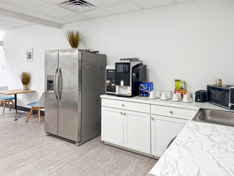More Photos Of 545 Brent Ln, Pensacola Coworking Space