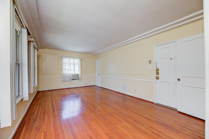 More Photos Of 913 S Wilton Pl, Los Angeles Apartments For Sale