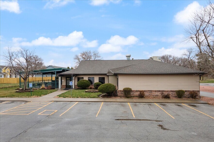 More Photos Of 1207 S 35th St, Council Bluffs Restaurant For Sale