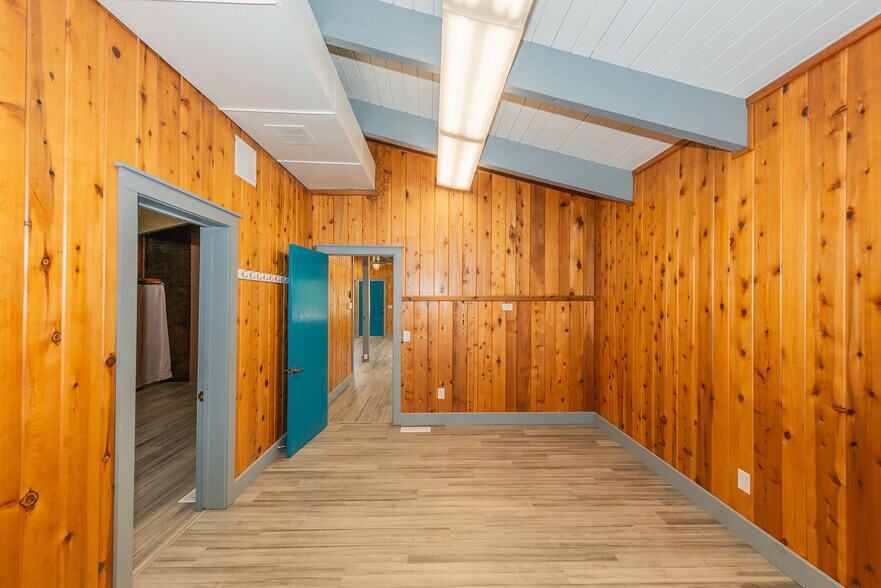 More Photos Of 30890 CA-3, Weaverville Office For Sale