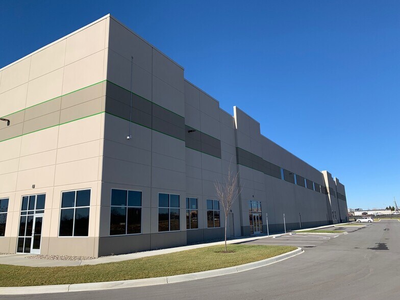 More Photos Of 13620 NE Park Dr, Louisville Warehouse For Lease