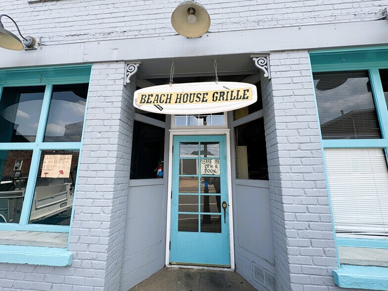 More Photos Of 207 W Main St, Mayodan Specialty For Sale