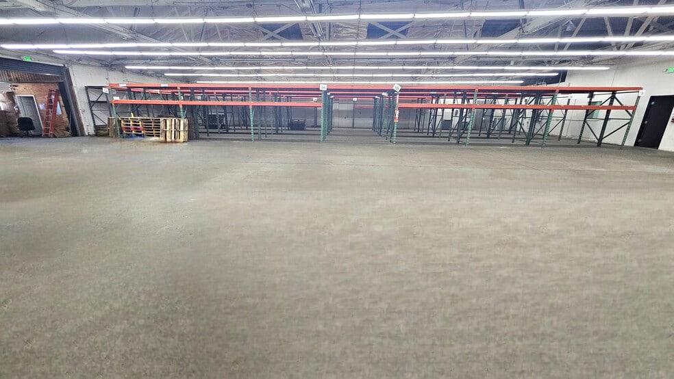 More Photos Of 465 E 32nd St, Los Angeles Warehouse For Lease