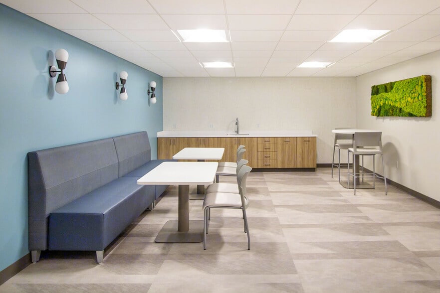 More Photos Of N14W23800 Stone Ridge Dr, Waukesha Medical For Lease