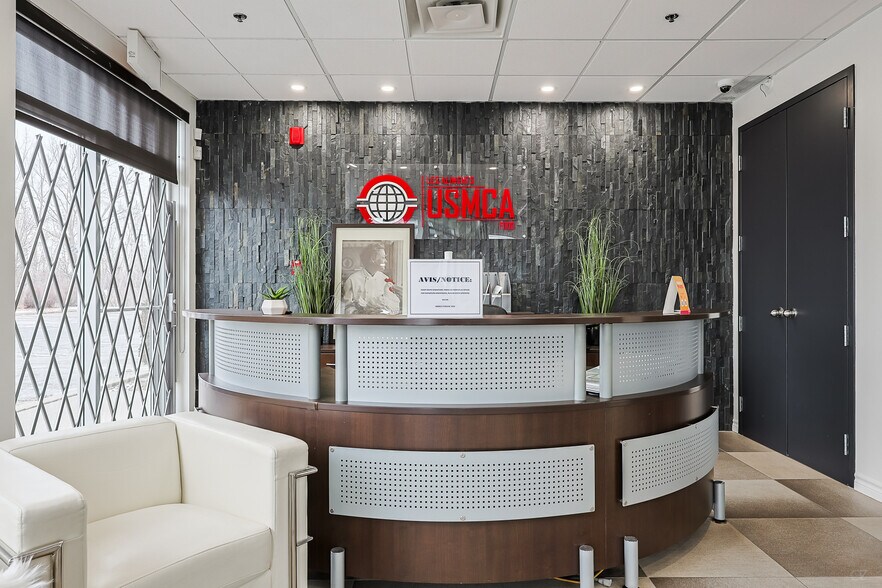 More Photos Of 9233-9245 Rue Thimens, Montréal Light Distribution For Lease