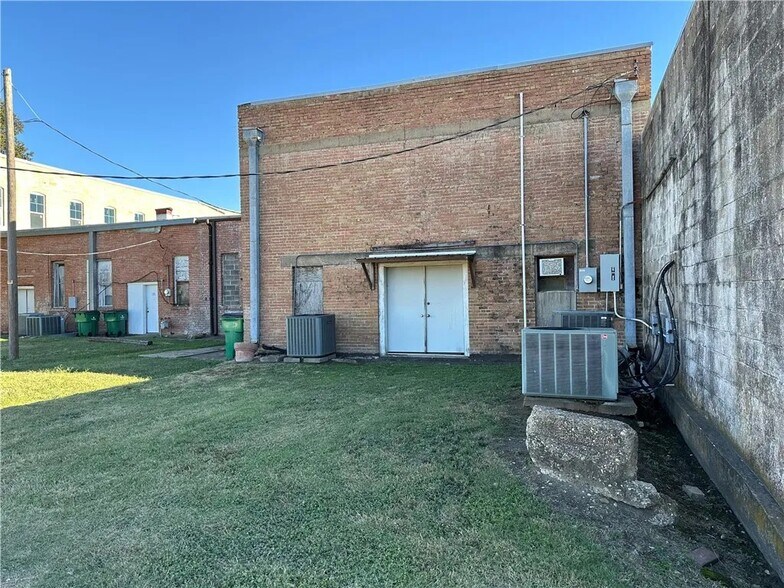 More Photos Of 346 E Main St, Rosebud General Retail For Sale