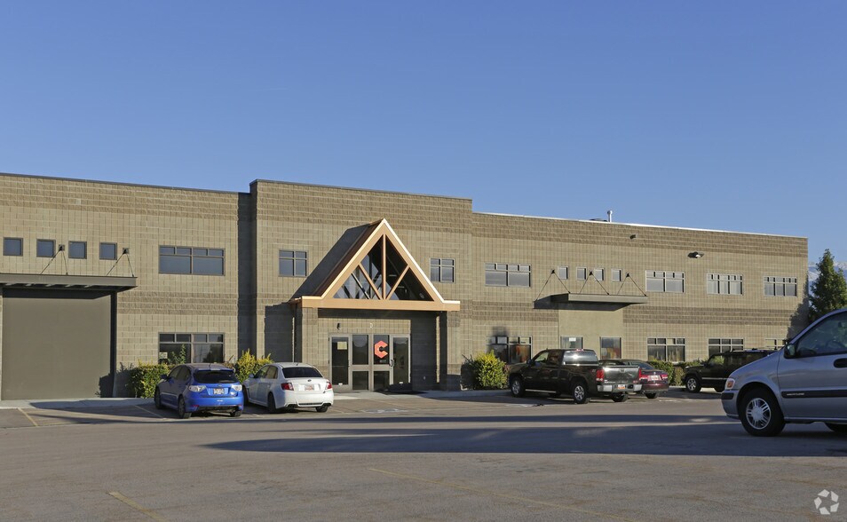 More Photos Of 782 S Auto Mall Dr, American Fork Showroom For Lease