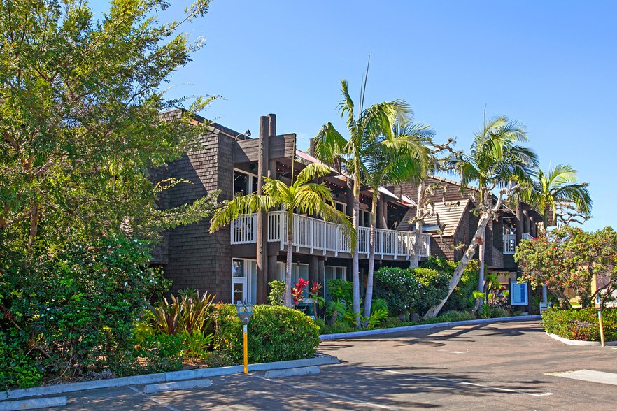 More Photos Of 2725-2727 Shelter Island Dr, San Diego Storefront Retail Office For Lease