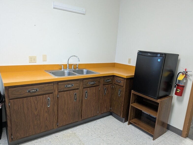 More Photos Of 6745 S Gray Rd, Indianapolis Office For Lease