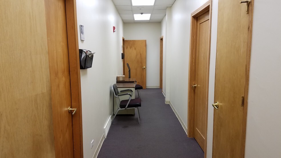 More Photos Of 850 W Bartlett Rd, Bartlett Medical For Sale