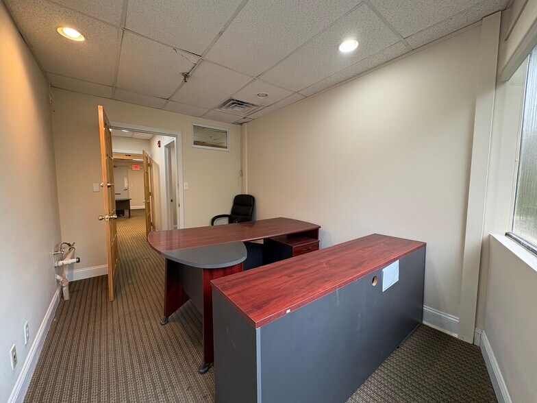 More Photos Of 1842 Beacon St, Brookline Medical For Sale