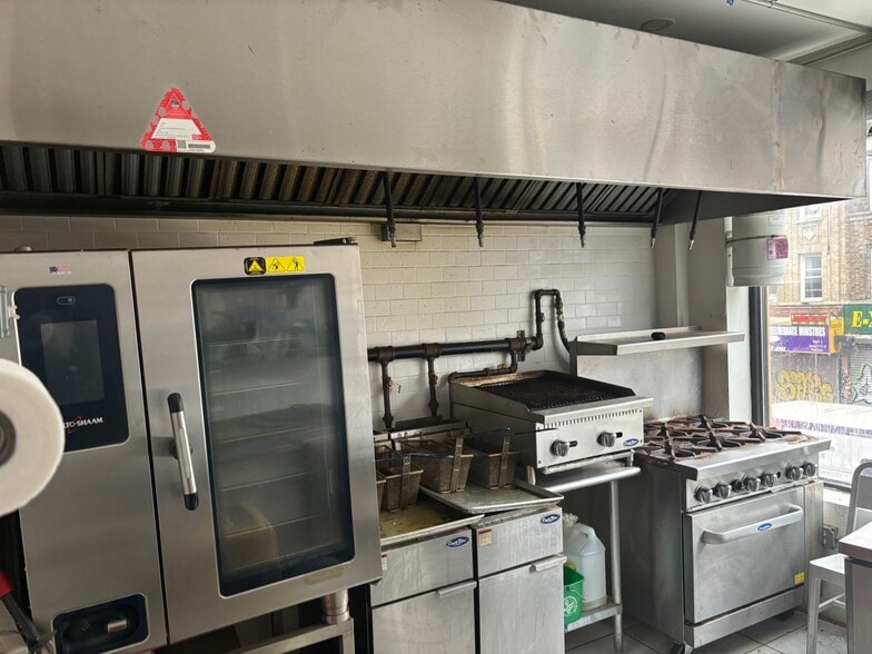 More Photos Of 670-680 Nostrand Ave, Brooklyn Storefront Retail Office For Lease