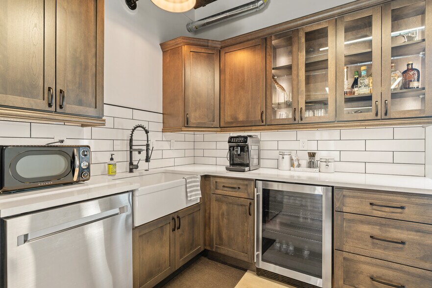 More Photos Of 6908 Office Park Cir, Knoxville Medical For Sale