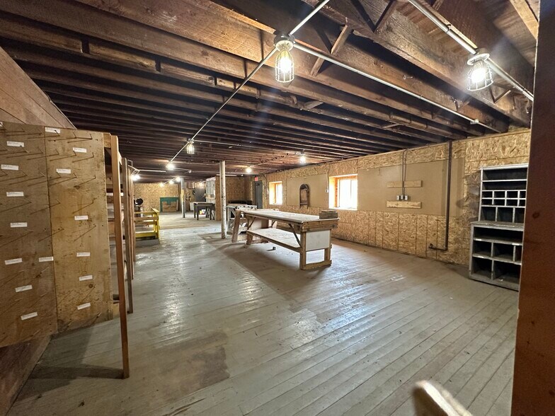 More Photos Of 122 W Main St, Elk Point Manufacturing For Lease