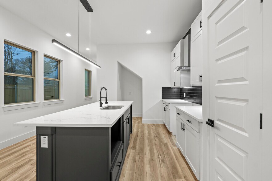 More Photos Of 5027 Colonial Ave, Dallas Apartments For Sale