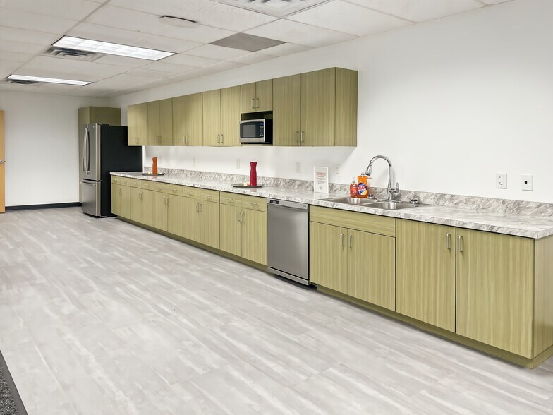 More Photos Of 6063 Hudson Rd, Woodbury Office For Lease