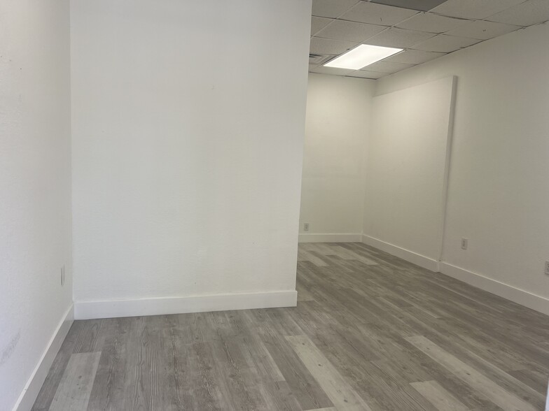 More Photos Of 2632 Hollywood Blvd, Hollywood Office For Lease