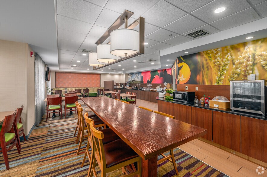 More Photos Of 9783 State Route 14, Streetsboro Hotel For Sale