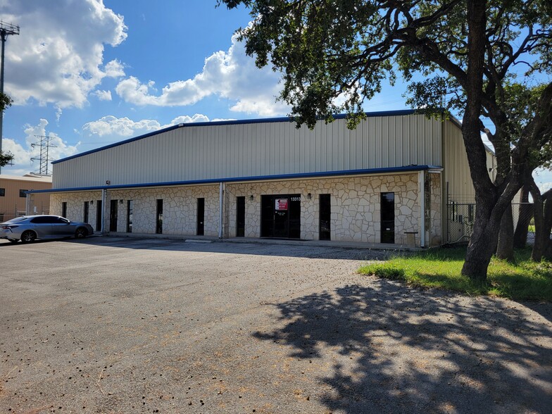 Primary Photo Of 13313 Western Oak Dr, Helotes Flex For Lease