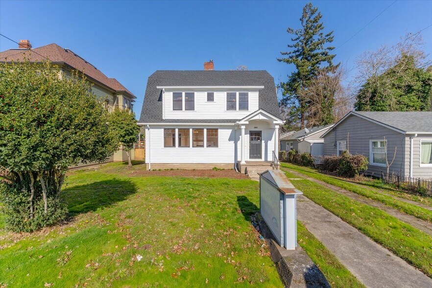 More Photos Of 1607 State St, Salem Office For Sale