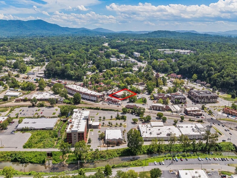 More Photos Of 10 Biltmore Plz, Asheville Restaurant For Lease