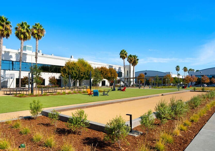 More Photos Of 3 Hamilton Lndg, Novato Office For Lease