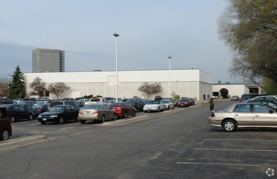 More Photos Of 8001 E Bloomington Fwy, Bloomington Manufacturing For Lease