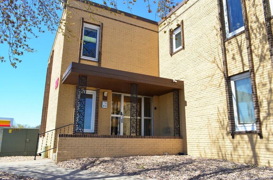 More Photos Of 888 County Road D W, New Brighton Office For Lease