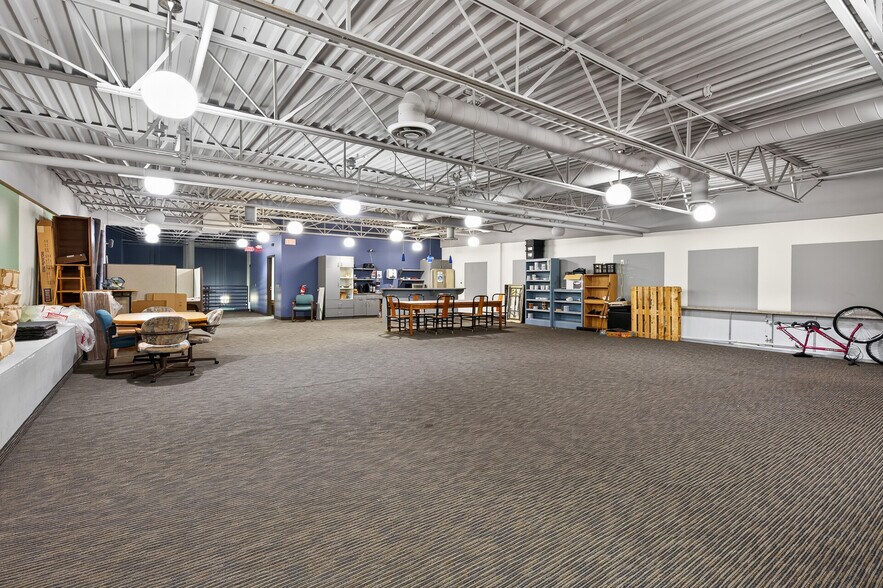 More Photos Of 521-563 Phalen Blvd, Saint Paul Coworking Space