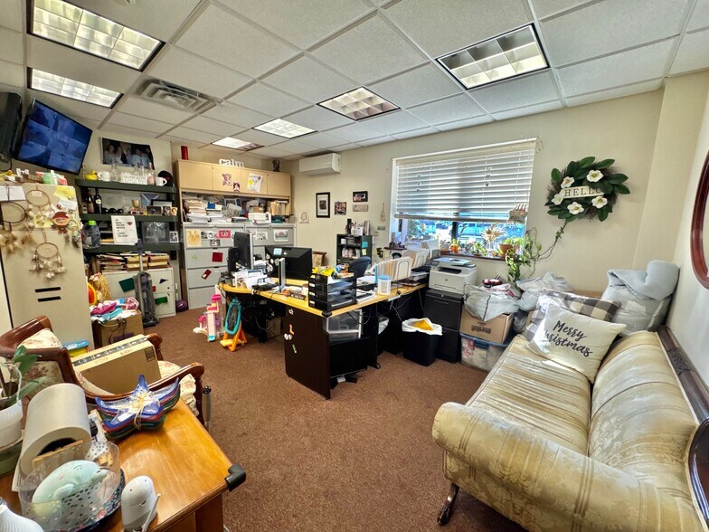 More Photos Of 4435 Austin Blvd, Island Park Office Residential For Sale
